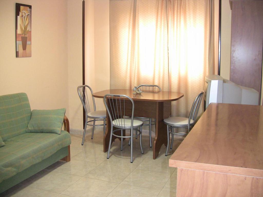 Apartahotel Los Hermanos Ocaña Chambre photo